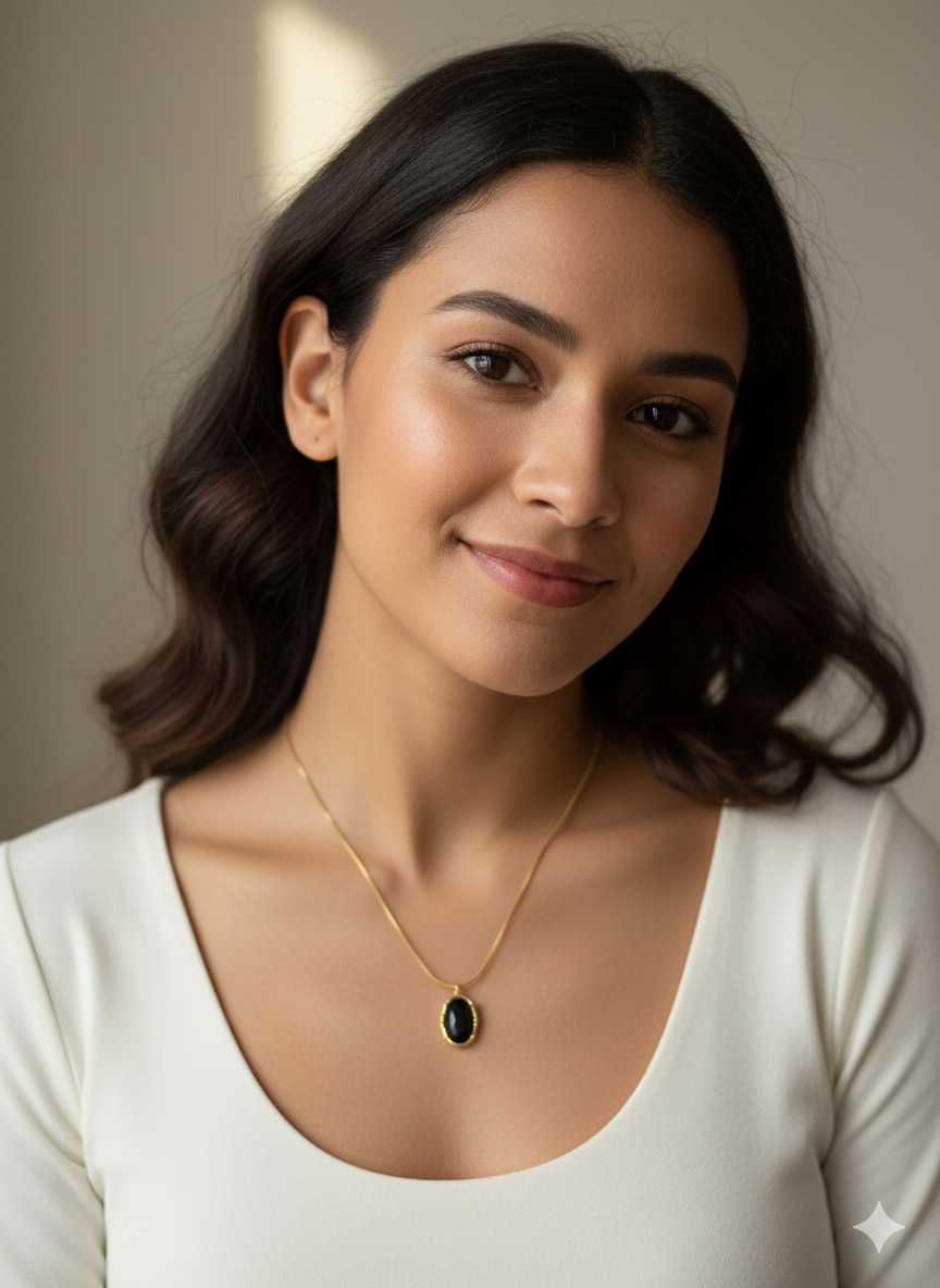 Noctra Oval Pendant