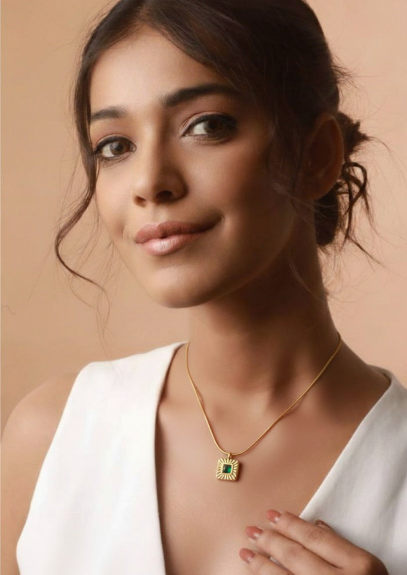 Verde Aura Pendant