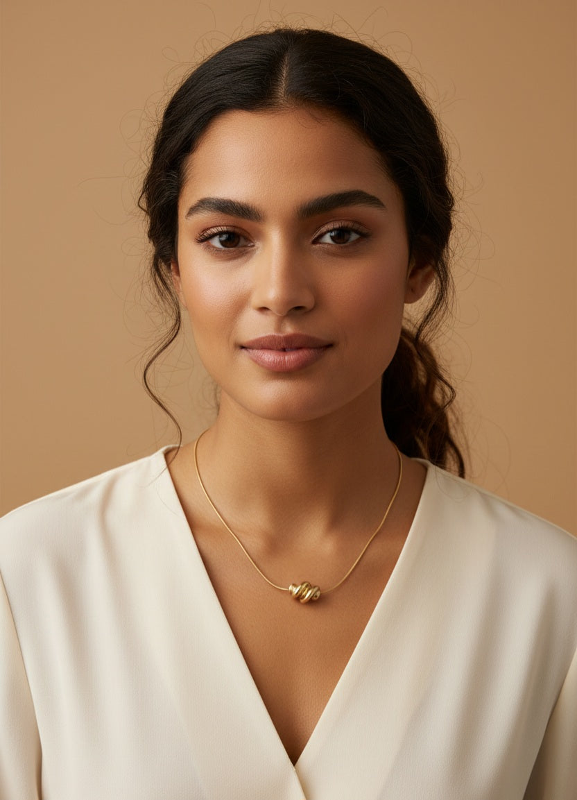 Knotéa Pendant Necklace