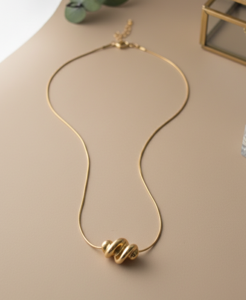 Knotéa Pendant Necklace