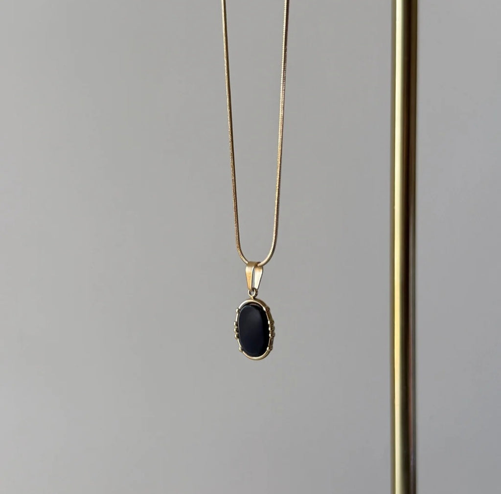 Noctra Oval Pendant