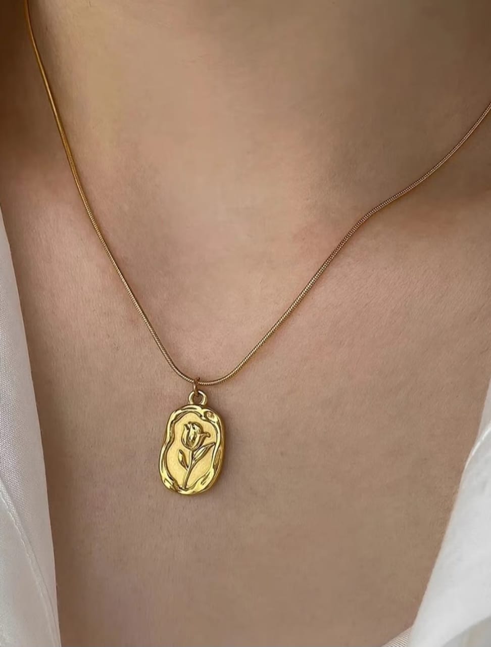 Elaria Bloom Pendant Necklace
