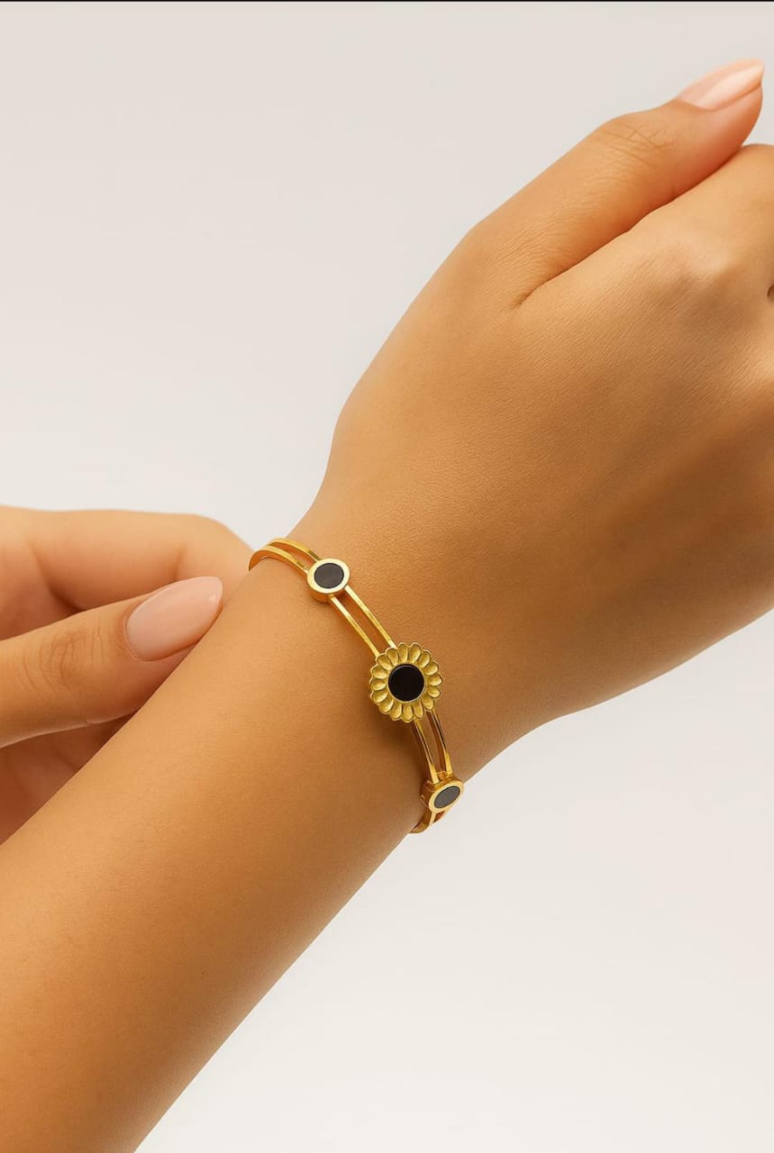 Solara Noir Bracelet
