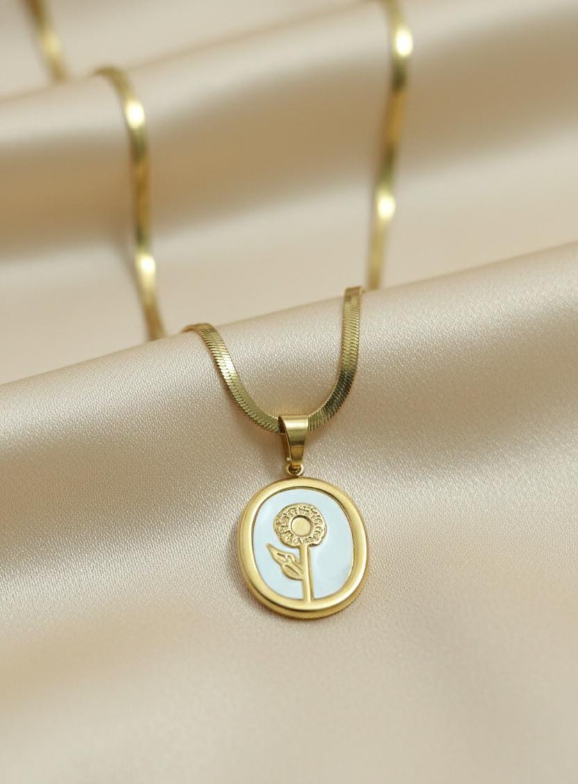 Floréa Medallion Necklace